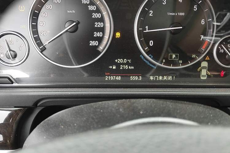Used BMW 5 Series 2014 528Li xDrive Luxury Design Package Odometer Close Up