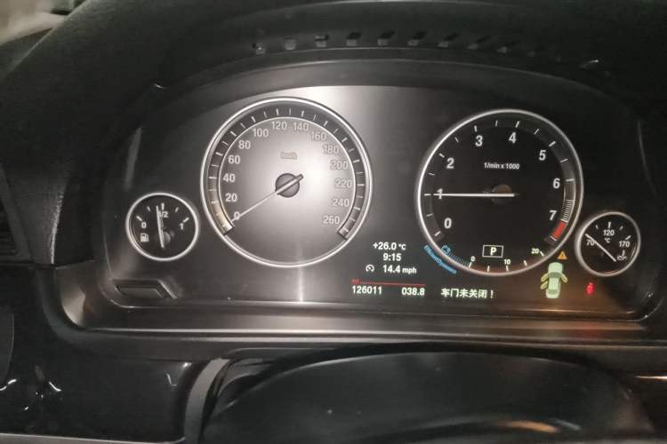 Used BMW 5 Series 2014 520Li Elegant Model Odometer Close Up
