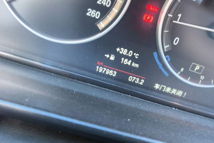 Used BMW 5 Series 2014 525Li Luxury Design Package Odometer Close Up