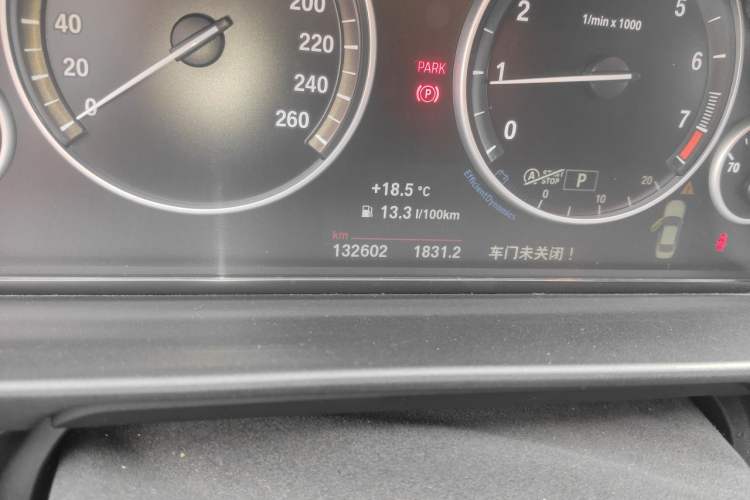 Used BMW 5 Series 2014 525Li Luxury Design Package Odometer Close Up