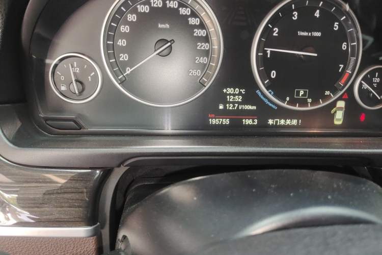 Used BMW 5 Series 2014 525Li Luxury Design Package Odometer Close Up