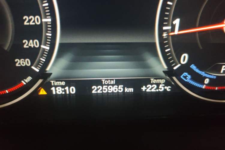 Used BMW 5 Series 2014 525Li Luxury Design Package Odometer Close Up