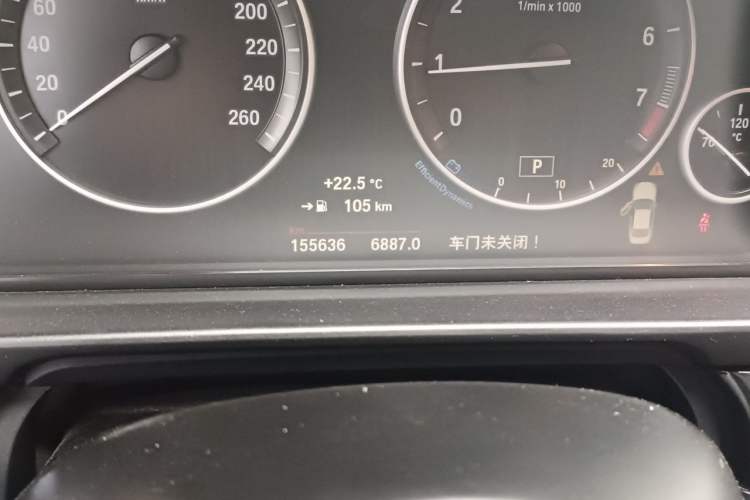 Used BMW 5 Series 2014 520Li Elegant Model Odometer Close Up