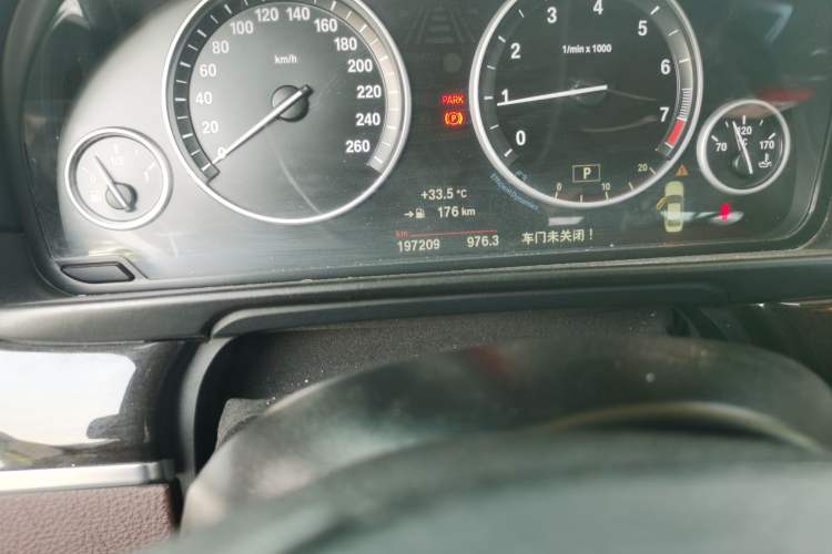 Used BMW 5 Series 2014 525Li Luxury Design Package Odometer Close Up