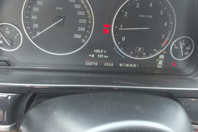 Used BMW 5 Series 2014 520Li Elegant Model Odometer Close Up