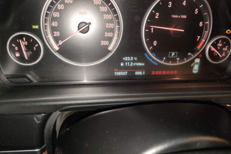 Used BMW 5 Series 2014 520Li Elegant Model Odometer Close Up