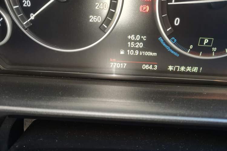 Used BMW 5 Series 2014 525Li Luxury Design Package Odometer Close Up