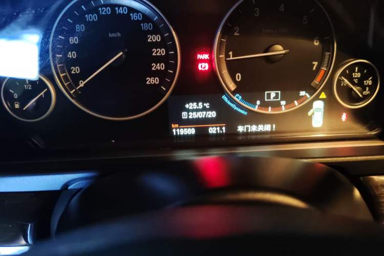 Used BMW 5 Series 2014 525Li Luxury Design Package Odometer Close Up
