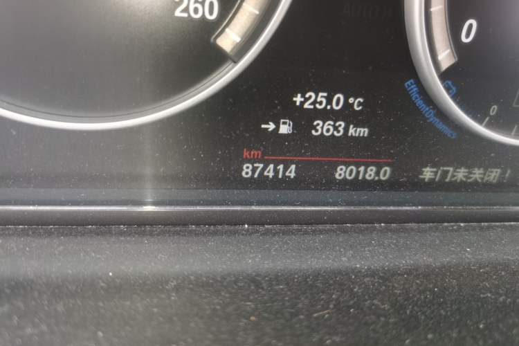 Used BMW 5 Series 2014 520Li Elegant Model Odometer Close Up