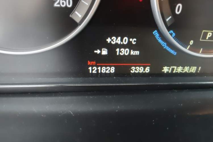 Used BMW 5 Series 2014 525Li Leading Model Odometer Close Up
