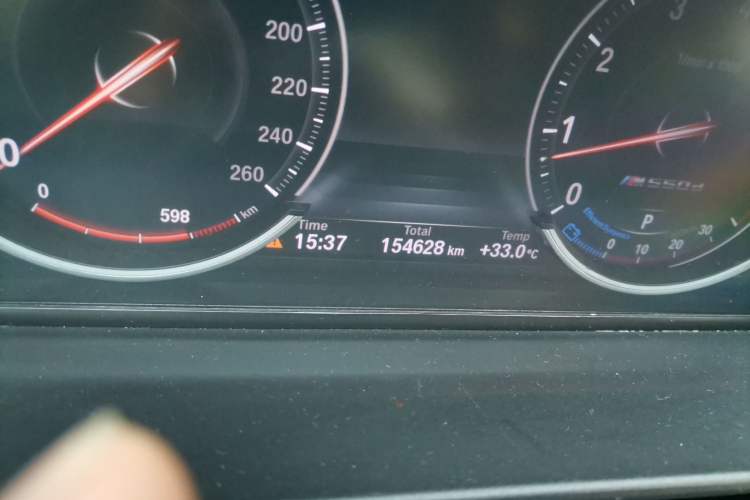 Used BMW 5 Series 2014 530Li Leading Model Odometer Close Up