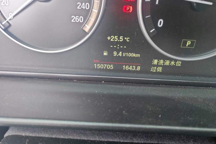 Used BMW 5 Series 2014 520Li Elegant Model Odometer Close Up