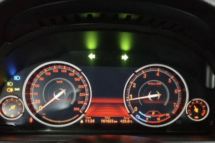Used BMW 5 Series 2014 525Li Luxury Design Package Odometer Close Up