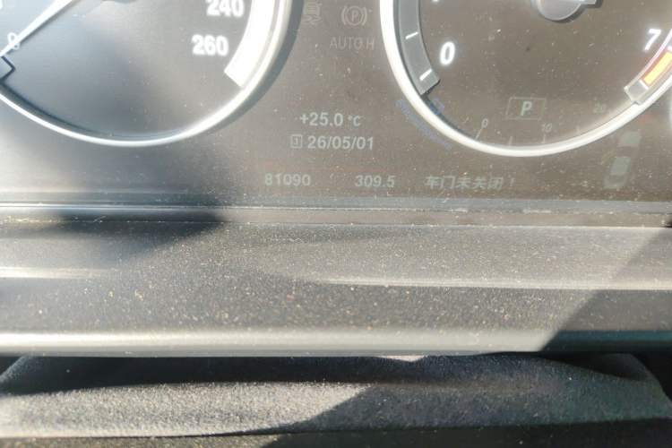 Used BMW 5 Series 2014 525Li Luxury Design Package Odometer Close Up