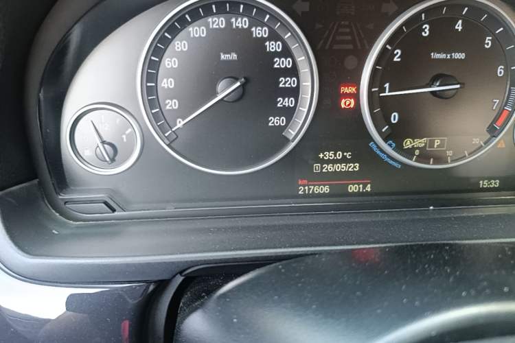 Used BMW 5 Series 2014 520Li Elegant Model Odometer Close Up