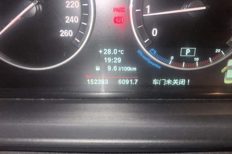 Used BMW 5 Series 2014 525Li Leading Model Odometer Close Up