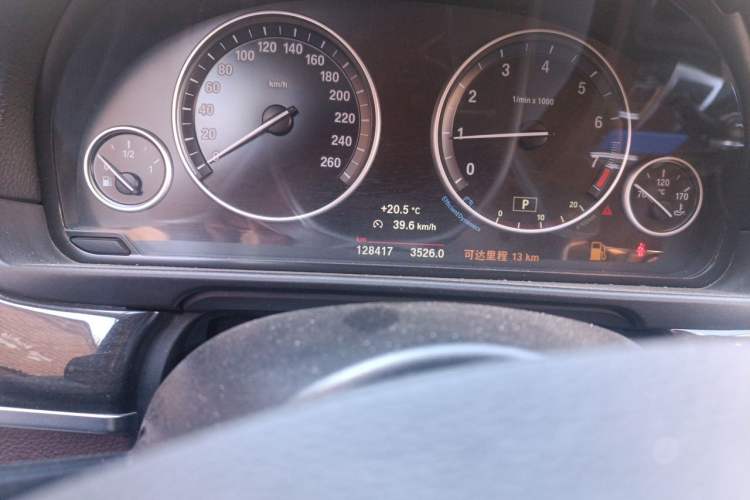 Used BMW 5 Series 2014 525Li Luxury Design Package Odometer Close Up