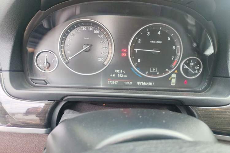 Used BMW 5 Series 2014 525Li Luxury Design Package Odometer Close Up