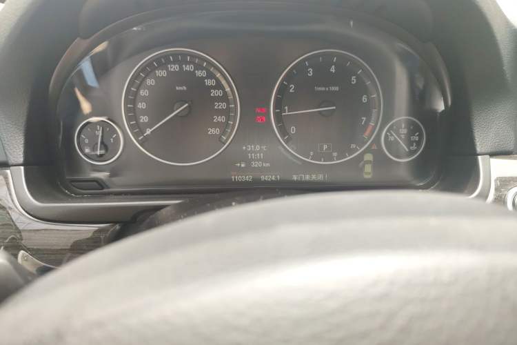 Used BMW 5 Series 2014 525Li Luxury Design Package Odometer Close Up