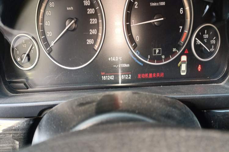 Used BMW 5 Series 2014 525Li Leading Model Odometer Close Up