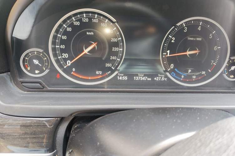 Used BMW 5 Series 2014 525Li Luxury Design Package Odometer Close Up