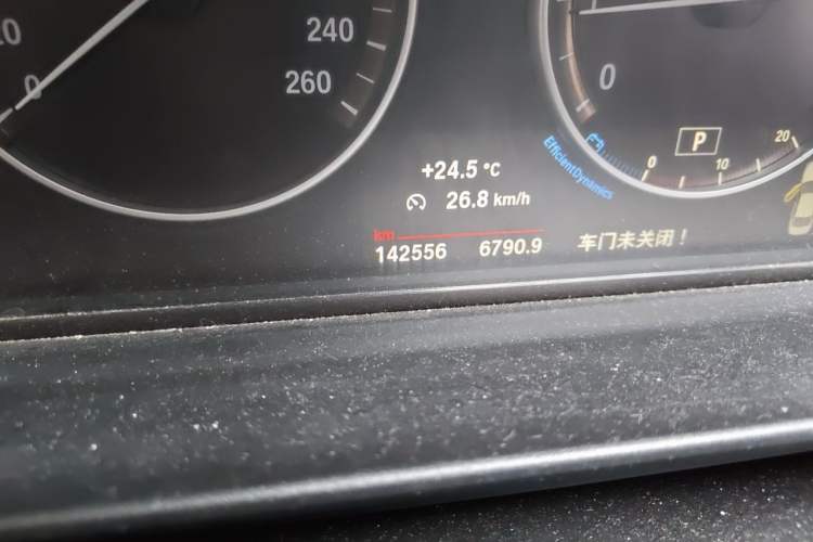 Used BMW 5 Series 2014 525Li Leading Model Odometer Close Up