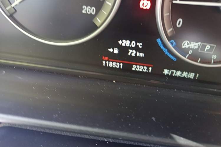 Used BMW 5 Series 2014 528Li Leading Model Odometer Close Up