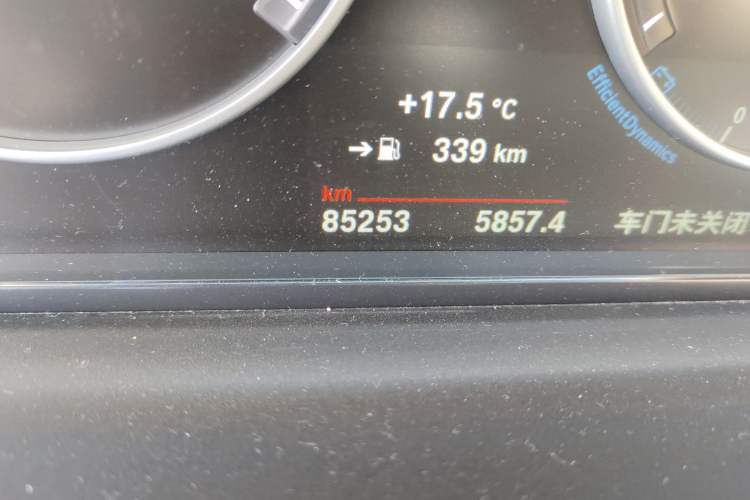 Used BMW 5 Series 2014 520Li Elegant Model Odometer Close Up