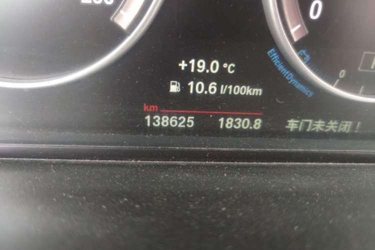 Used BMW 5 Series 2014 525Li Luxury Design Package Odometer Close Up