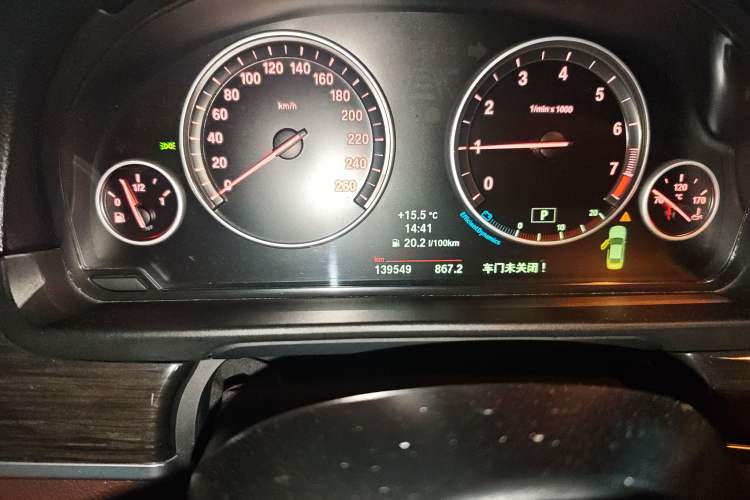 Used BMW 5 Series 2014 525Li Luxury Design Package Odometer Close Up