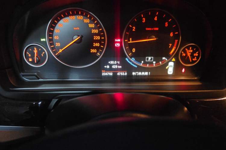 Used BMW 5 Series 2014 525Li Leading Model Odometer Close Up