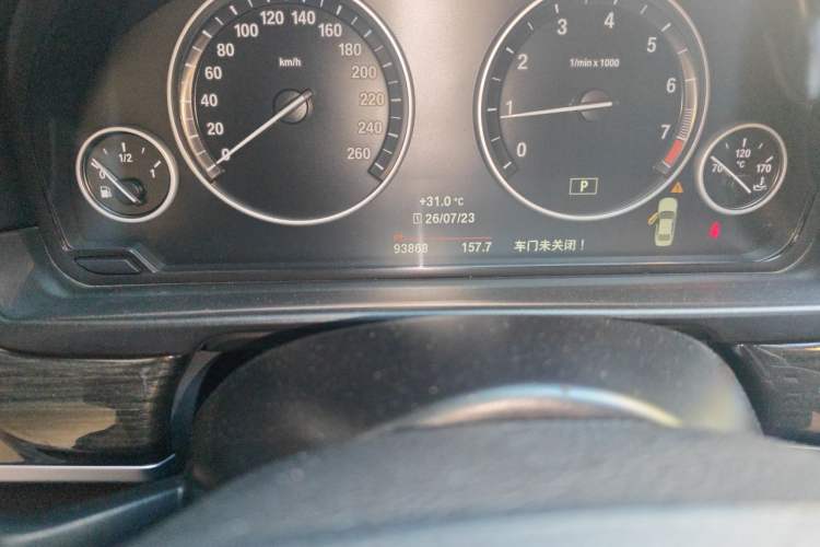 Used BMW 5 Series 2014 525Li Luxury Design Package Odometer Close Up