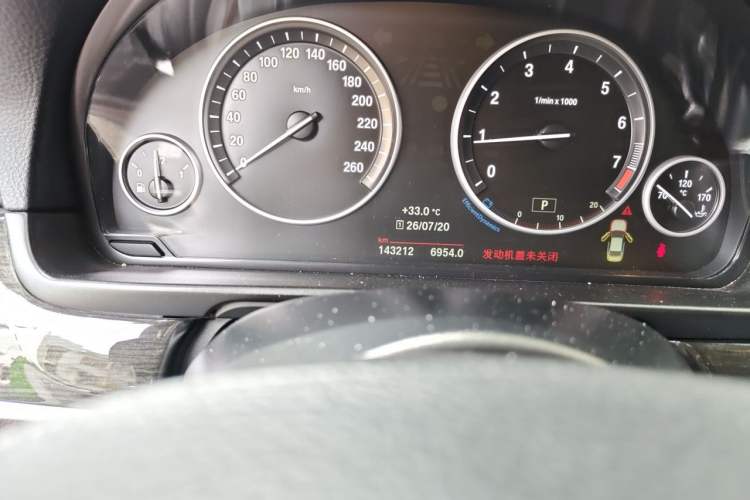 Used BMW 5 Series 2014 525Li Luxury Design Package Odometer Close Up
