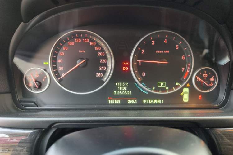 Used BMW 5 Series 2014 525Li Luxury Design Package Odometer Close Up