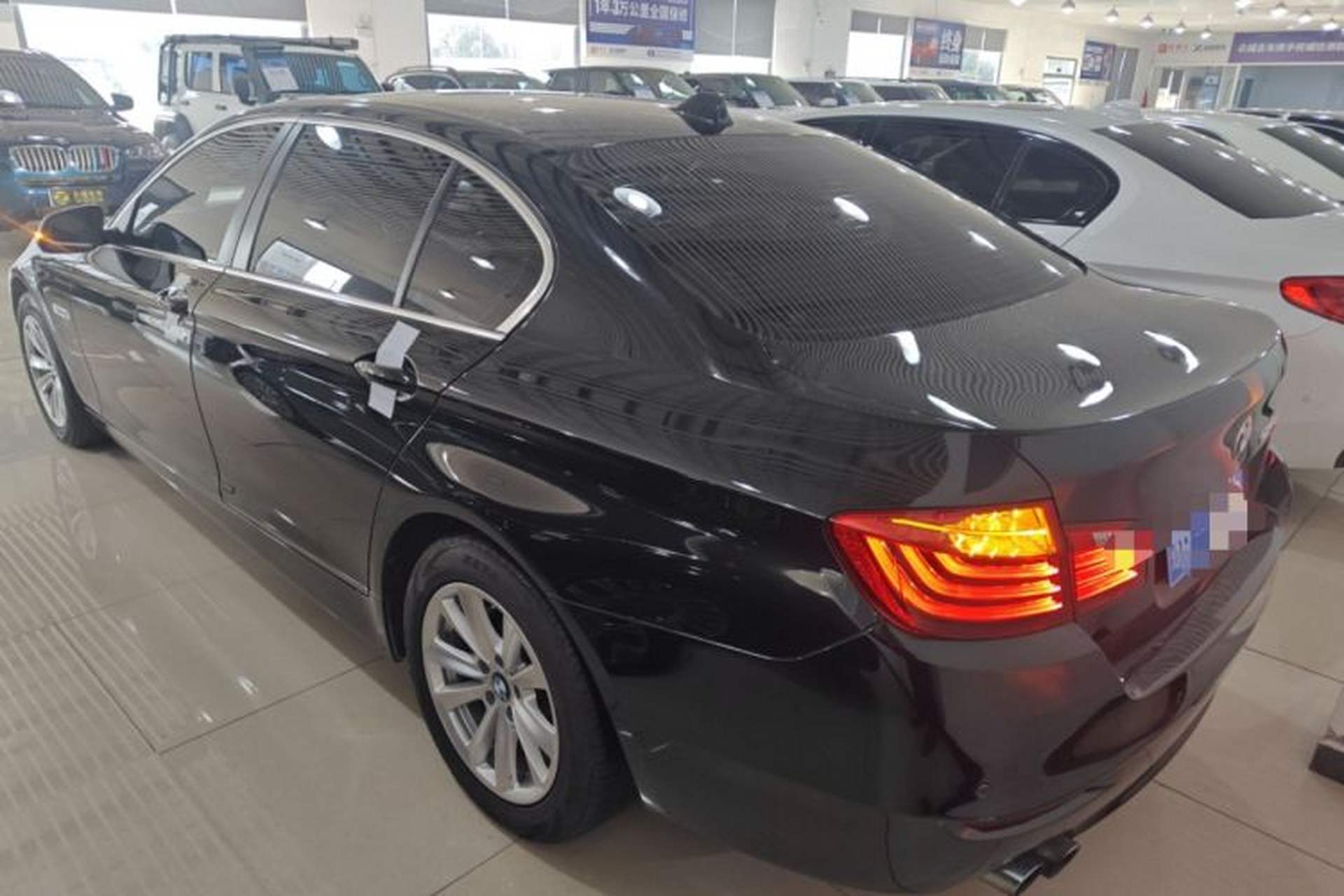 Used BMW 5 Series 2014 520Li Elegant Model Rear Left 45 Deg