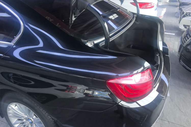 Used BMW 5 Series 2014 525Li Leading Model Rear Left 45 Deg
