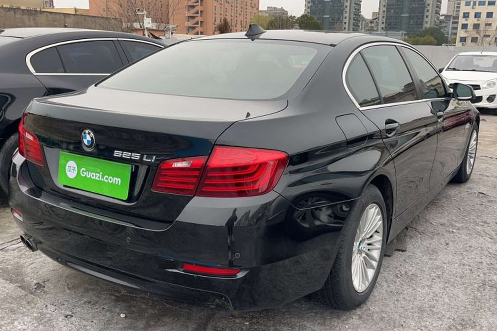 Used BMW 5 Series 2014 525Li Leading Model Rear Right 45 Deg