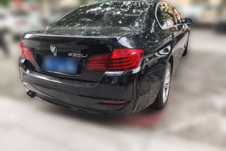 Used BMW 5 Series 2014 520Li Elegant Model Rear Right 45 Deg