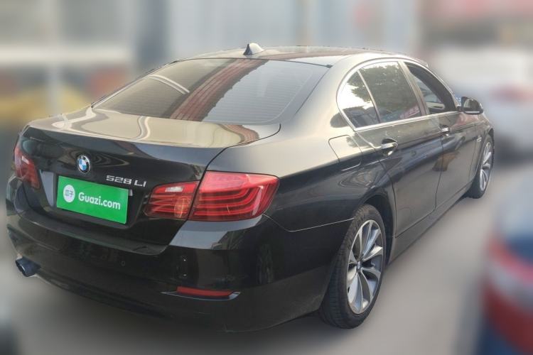 Used BMW 5 Series 2014 528Li Leading Model Rear Right 45 Deg