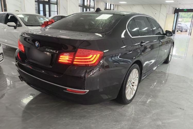 Used BMW 5 Series 2014 525Li Luxury Design Package Rear Right 45 Deg