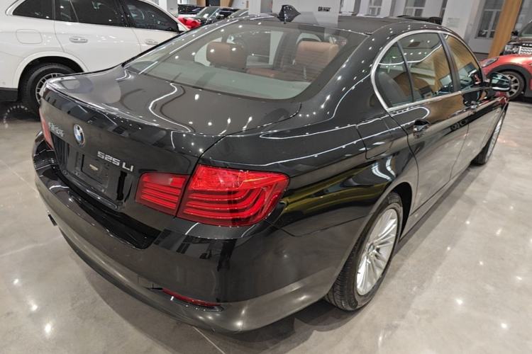 Used BMW 5 Series 2014 525Li Leading Model Rear Right 45 Deg