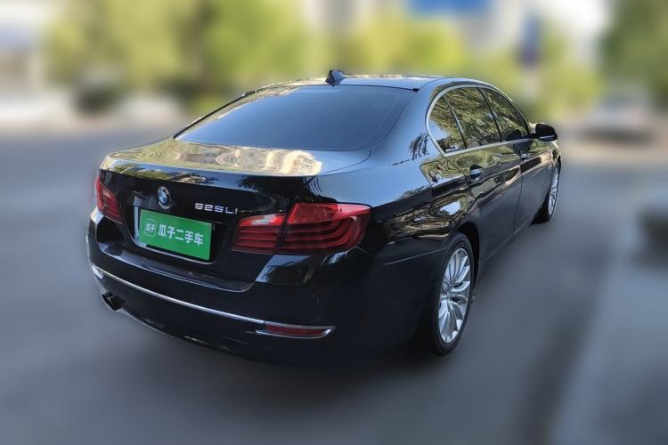 Used BMW 5 Series 2014 525Li Luxury Design Package Rear Right 45 Deg