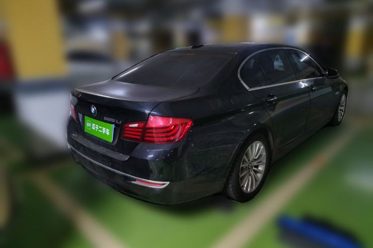 Used BMW 5 Series 2014 525Li Luxury Design Package Rear Right 45 Deg