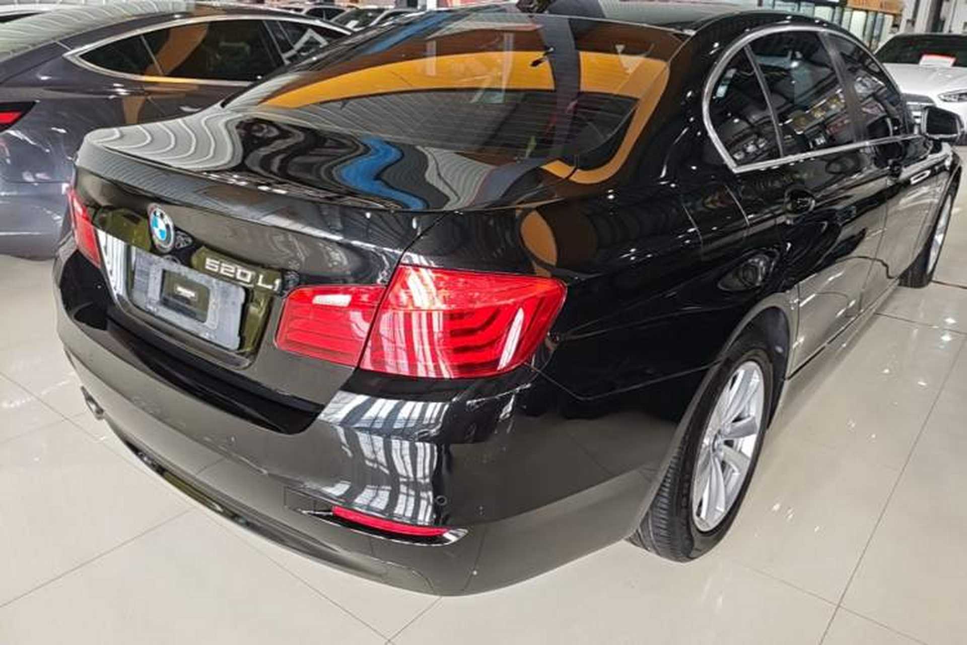 Used BMW 5 Series 2014 520Li Elegant Model Rear Right 45 Deg