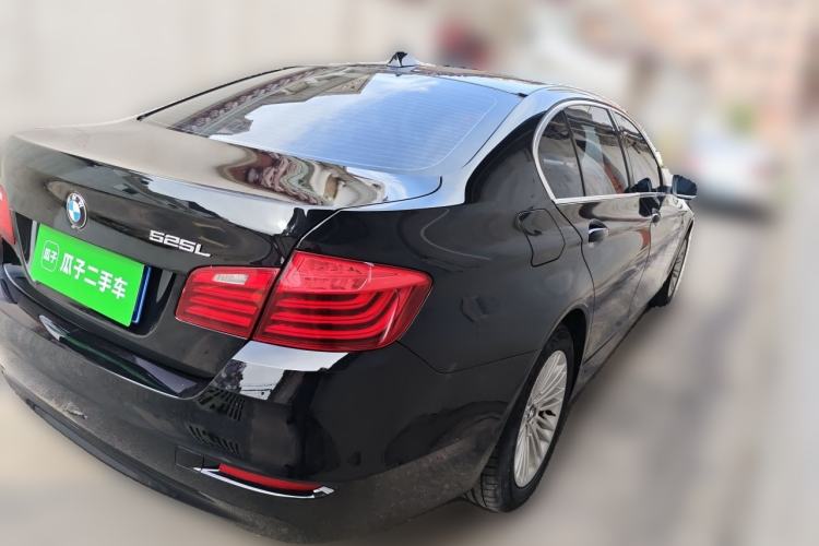 Used BMW 5 Series 2014 525Li Leading Model Rear Right 45 Deg