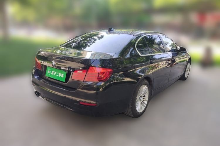 Used BMW 5 Series 2014 525Li Leading Model Rear Right 45 Deg
