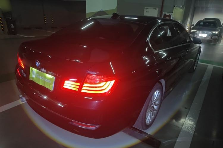 Used BMW 5 Series 2014 525Li Luxury Design Package Rear Right 45 Deg