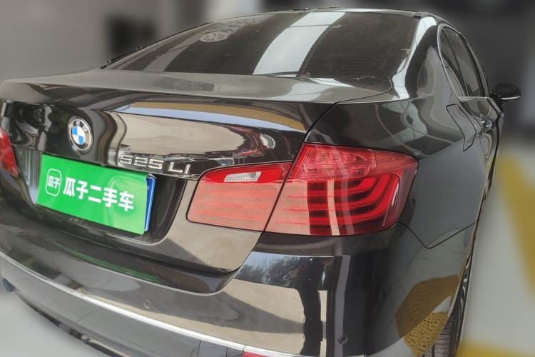 Used BMW 5 Series 2014 525Li Luxury Design Package Rear Right 45 Deg