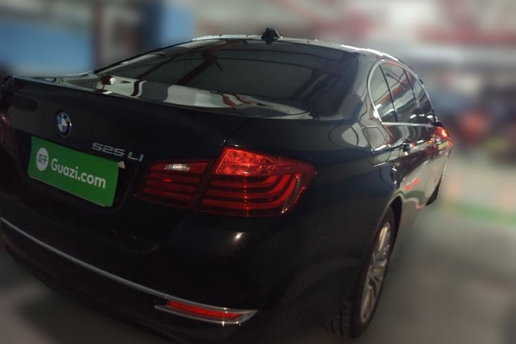 Used BMW 5 Series 2014 525Li Luxury Design Package Rear Right 45 Deg