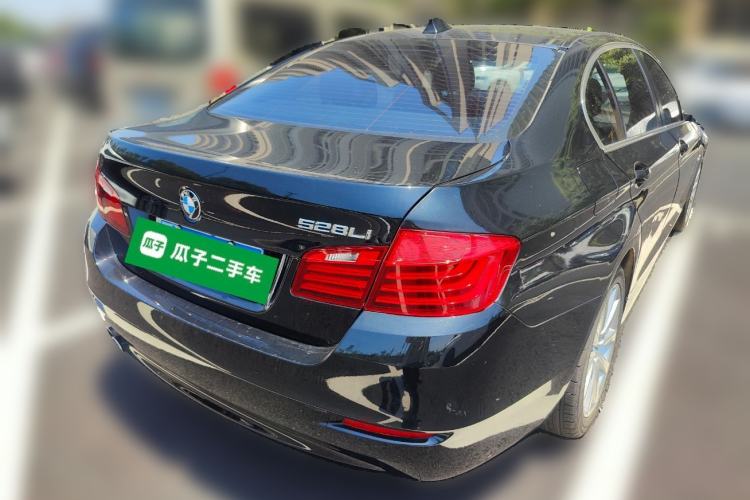 Used BMW 5 Series 2014 528Li Leading Model Rear Right 45 Deg